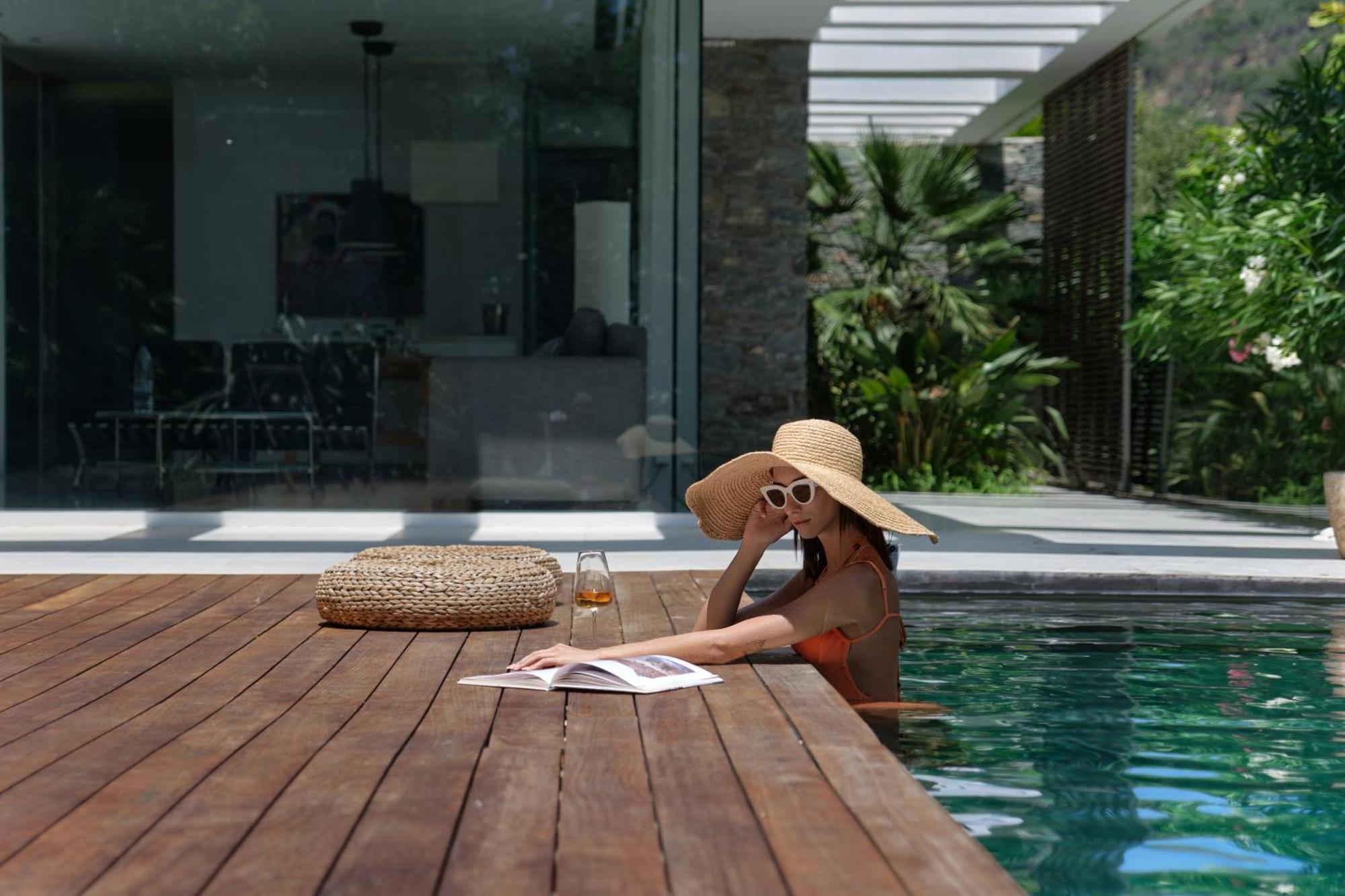 A - Luxury Villas 플로마리언 외부 사진